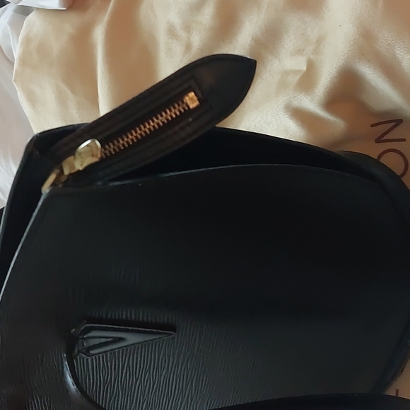 Louis Vuitton purse - Picture 2 of 6